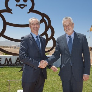 El presidente de la Junta de Andalucía visita el CEMA y destaca su compromiso con la innovación
